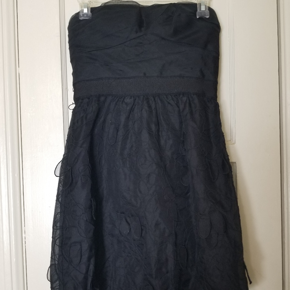 BCBGMAXAZRIA black silk strapless leaf applique mini dress